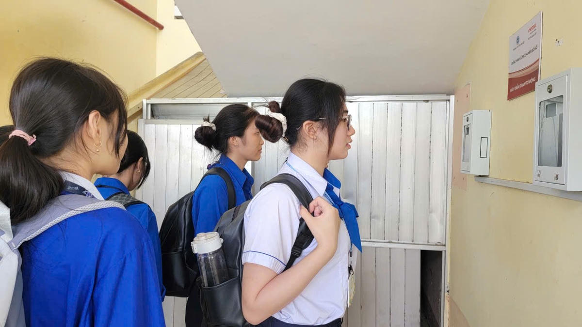 Thiết bị điểm danh tự động chụp và nhận dạng khuôn mặt học sinh để đối chiếu, thông báo kết quả đến phần mềm quản lý và điện thoại phụ huynh. Ảnh: Nguyên Du