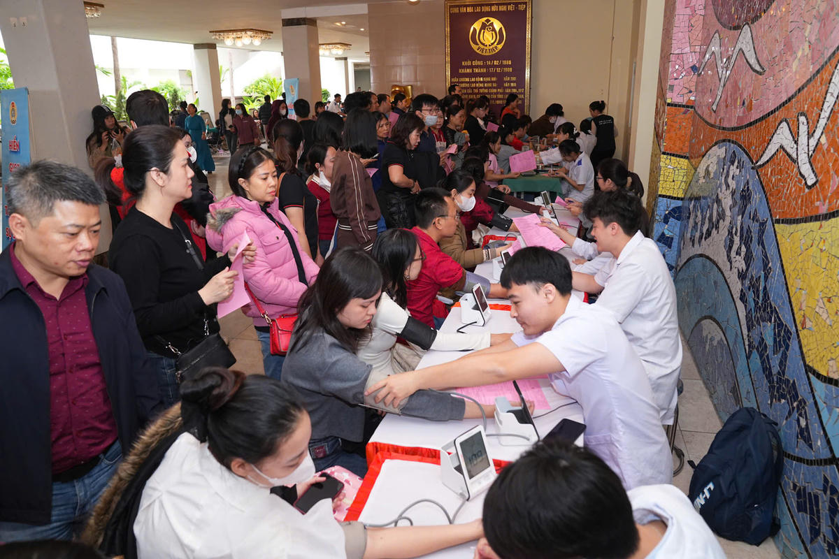  Ngày hội hiến máu “Giọt hồng yêu thương” thu hút hơn 1.000 đoàn viên, người lao động trên địa bàn TP Hải Phòng đăng ký tham gia hiến máu. Ảnh: ĐT