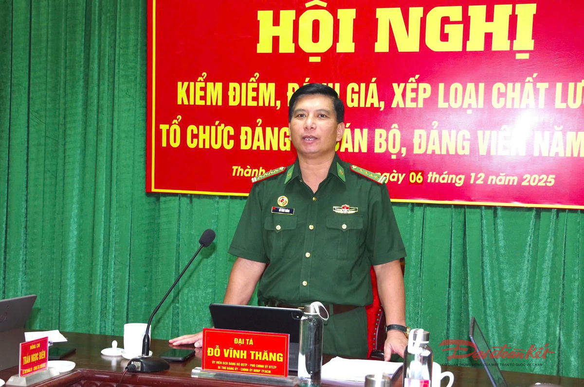 Đại tá Đỗ Vĩnh Thăng, Phó Chính uỷ Bộ Tư lệnh TP Hồ Chí Minh, Chính uỷ Ban Chỉ huy BĐBP TP Hồ Chí Minh phát biểu tại hội nghị. Ảnh: Văn Danh.