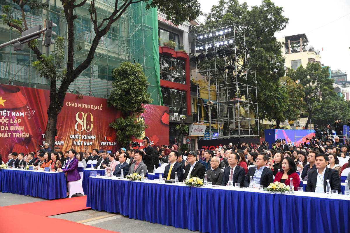 Délégués assistant à la cérémonie d'ouverture. Photo : Pham Sy.
