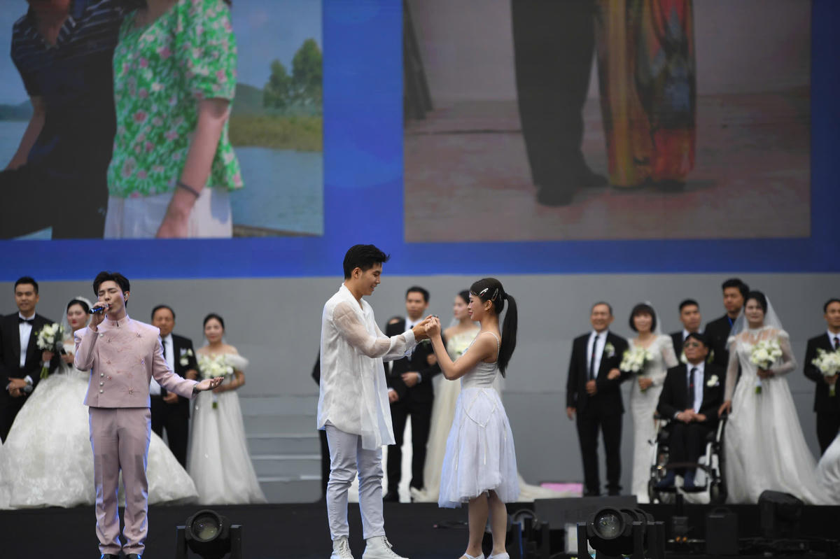 Prestation spéciale lors de la cérémonie d'ouverture. Photo : Pham Sy.