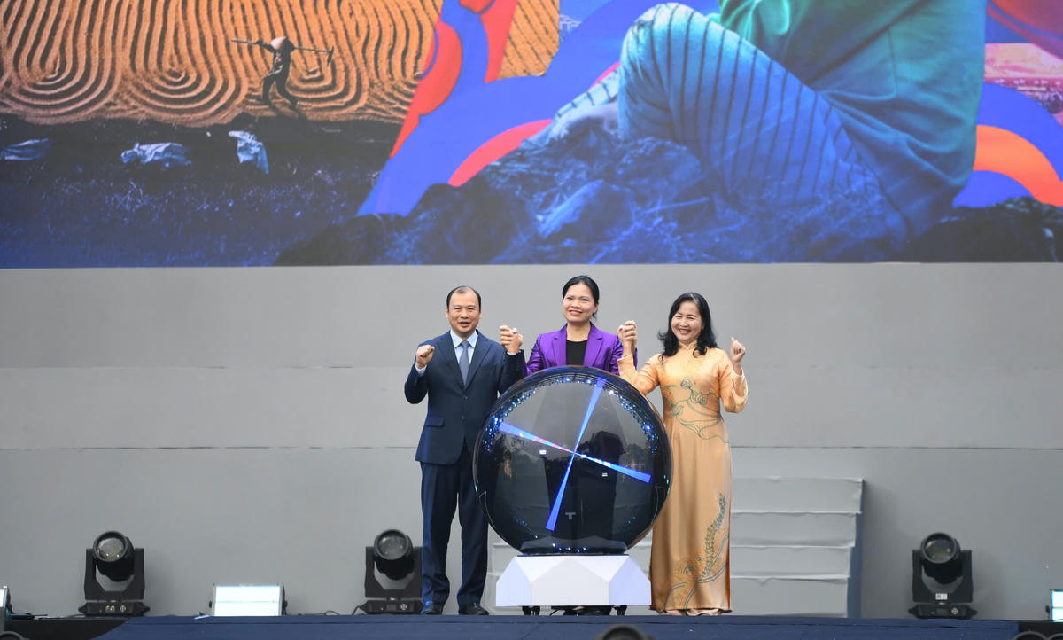 Des délégués participent à la cérémonie d'ouverture de la « Journée du Vietnam heureux ». Photo : Pham Sy.