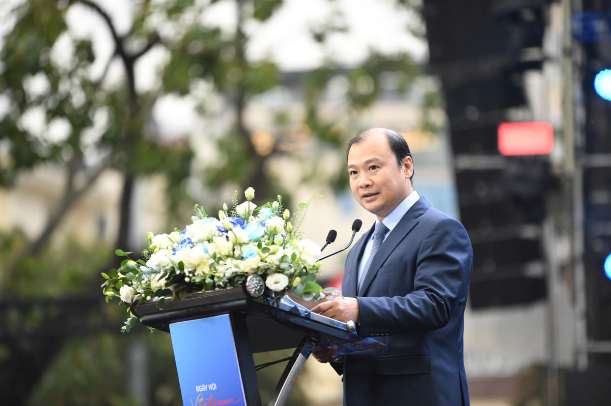 Le vice-ministre permanent de la Culture, des Sports et du Tourisme, Le Hai Binh, prend la parole. Photo : Pham Sy.