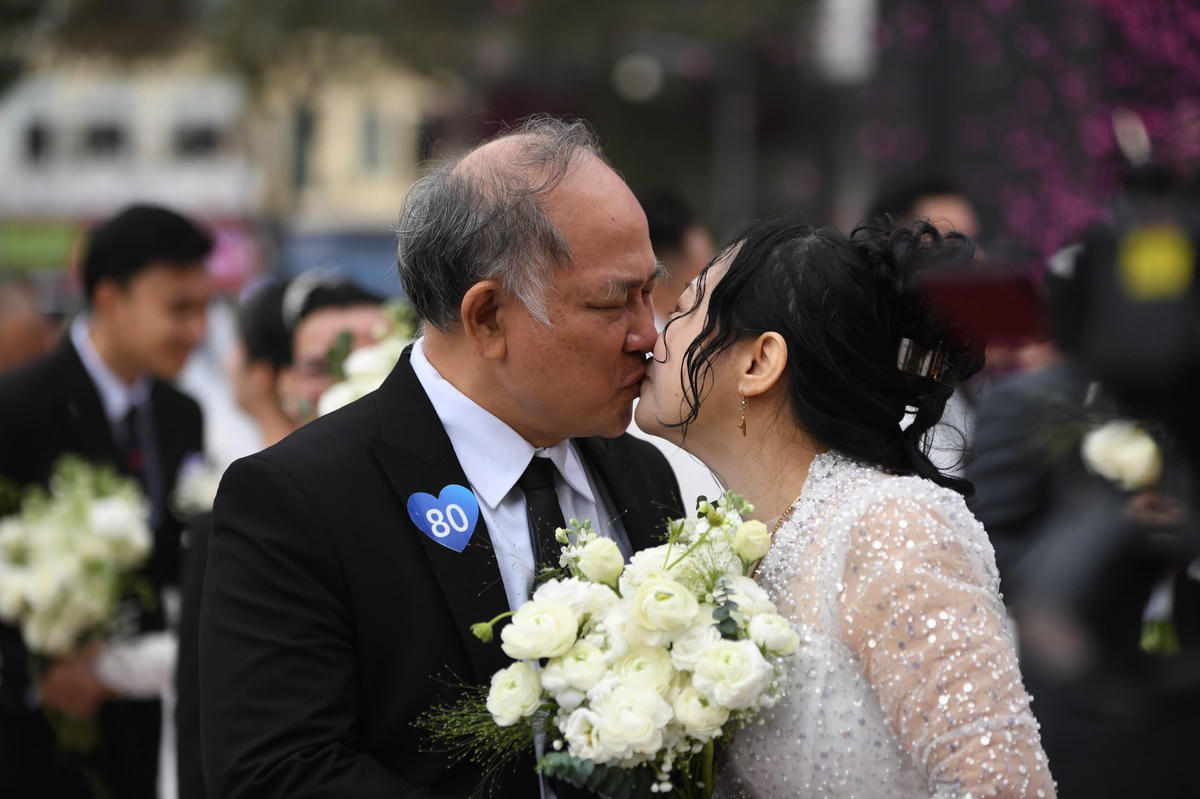 Baisers spéciaux. Photo : Pham Sy.