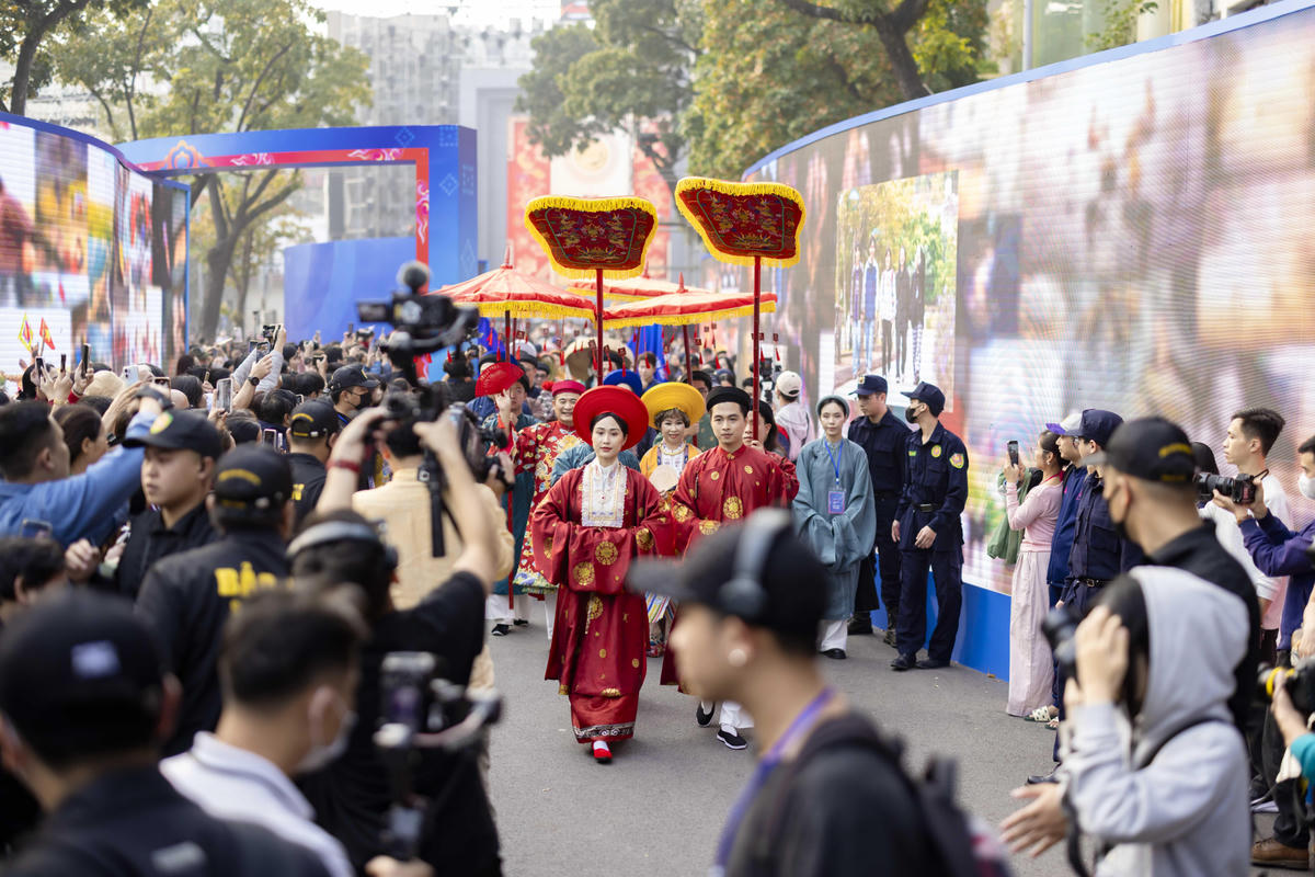 Lễ hội Việt phục