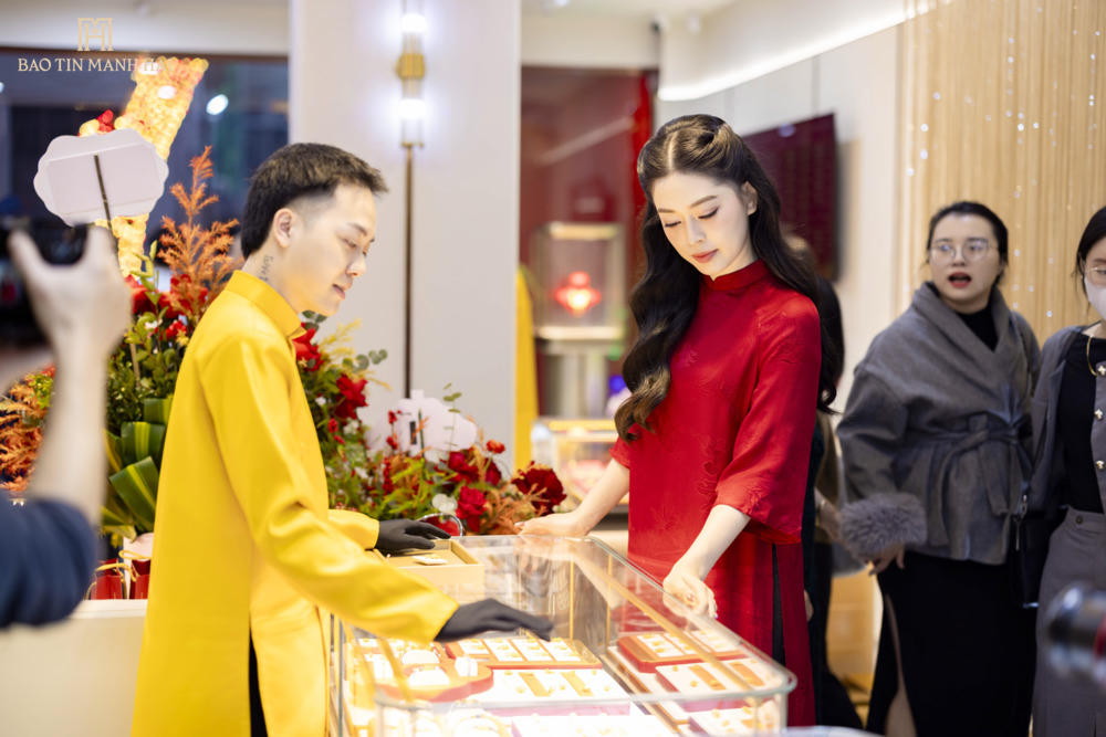 Lần đầu tiên Bảo Tín Mạnh Hải bán vàng 0,1 chỉ: Giờ ai cũng có thể mua vàng!&nbsp;