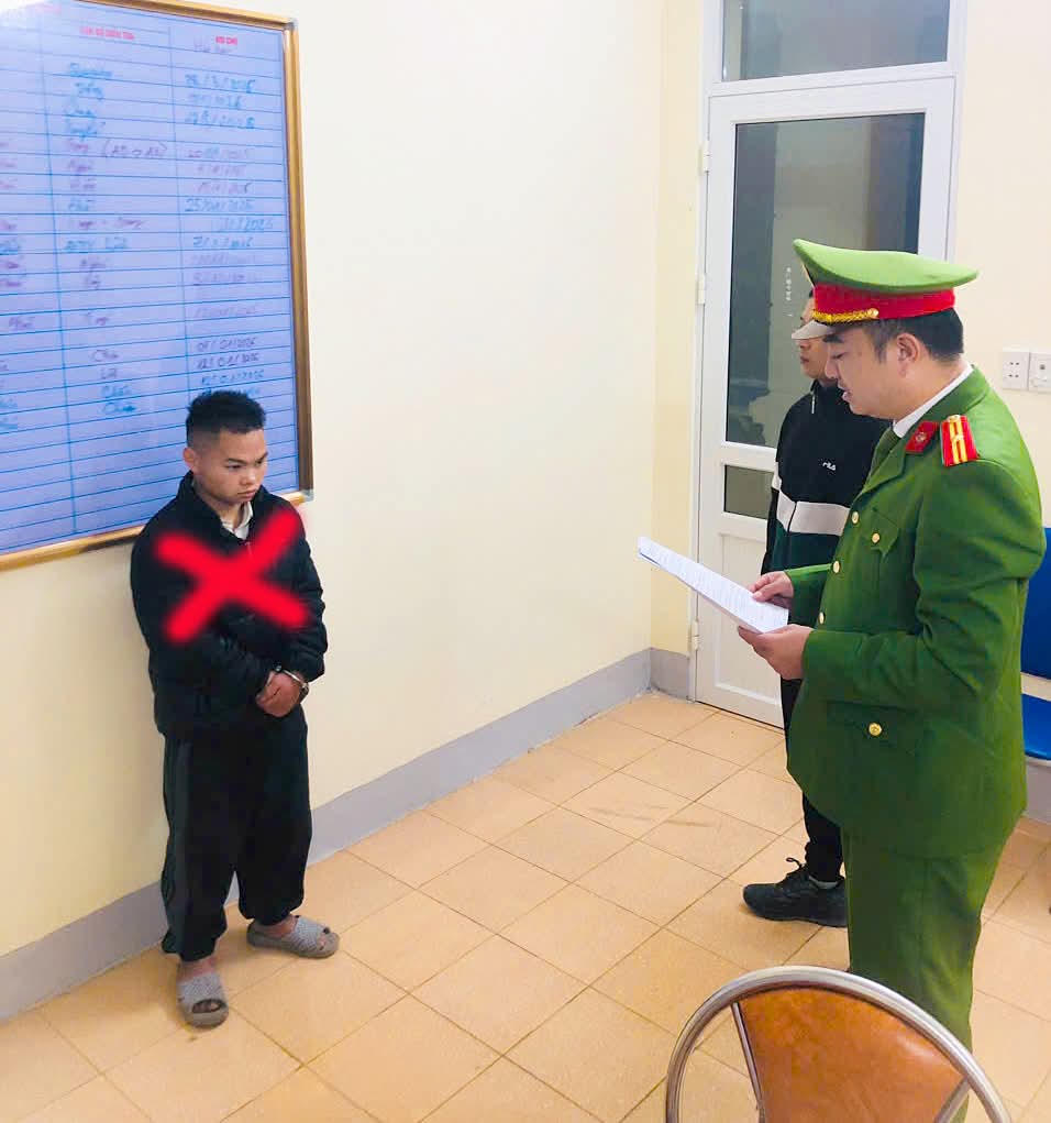 Đối tượng Phử tại Cơ quan điều tra. Ảnh: Văn Thiệp.