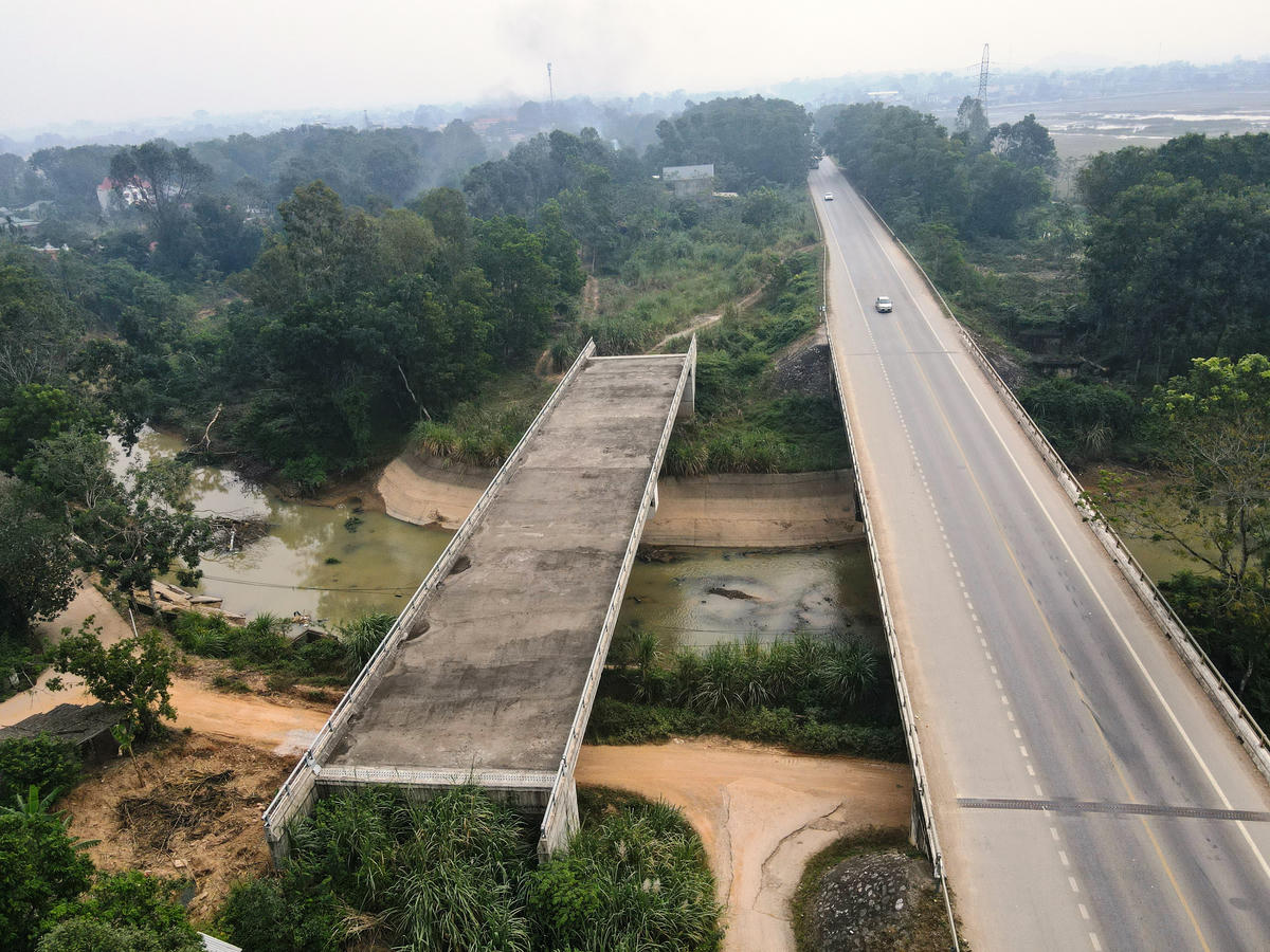 Hai tiểu dự án còn lại của dự án gồm: Đoạn từ Nỏ Hẻn đến đường tỉnh 514 và đoạn từ tỉnh 514 đi sân bay Thọ Xuân, tổng vốn gần 2.100 tỷ đồng đang nằm trong tình trạng “đắp chiếu, dang dở. Ảnh: Nguyễn Chung..