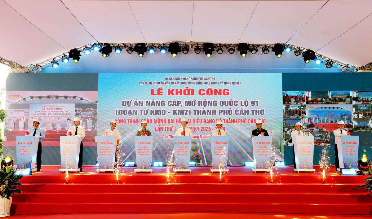 Dự án nâng cấp mở rộng Quốc lộ 91 (đoạn từ Km0 - Km7) được khởi công tháng 9/2025. Ảnh Thanh Tiến. 