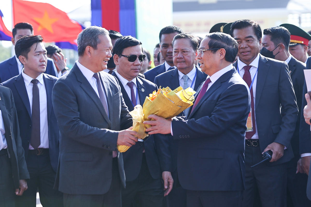 Thủ tướng Chính phủ Phạm Minh Chính cùng Thủ tướng Vương quốc Campuchia Samdech Thipadei Hun Manet đồng chủ trì lễ khai trương cặp cửa khẩu quốc tế Tân Nam (tỉnh Tây Ninh) - Meun Chey (tỉnh Prey Veng, Campuchia) - Ảnh: VGP/Nhật Bắc