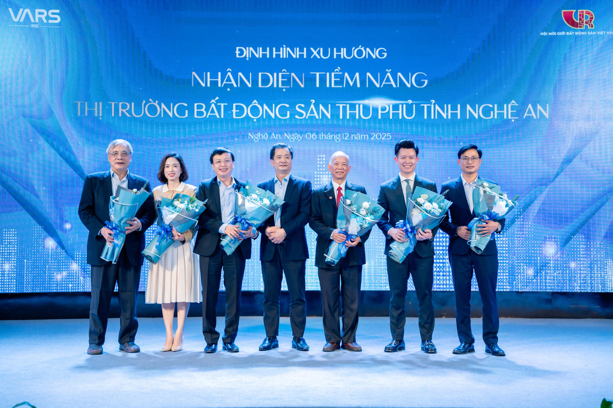 Hội thảo “Định hình xu hướng, nhận diện tiềm năng bất động sản trung tâm thủ phủ Nghệ An” có sự tham dự của nhiều chuyên gia hàng đầu trong lĩnh vực quy hoạch, đầu tư, phát triển đô thị.