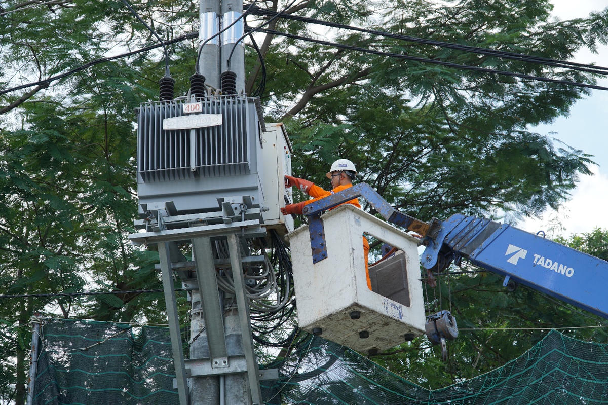 EVNHCMC đã đáp ứng đủ nhu cầu sử dụng điện cực đại của thành phố là 8.936 MW