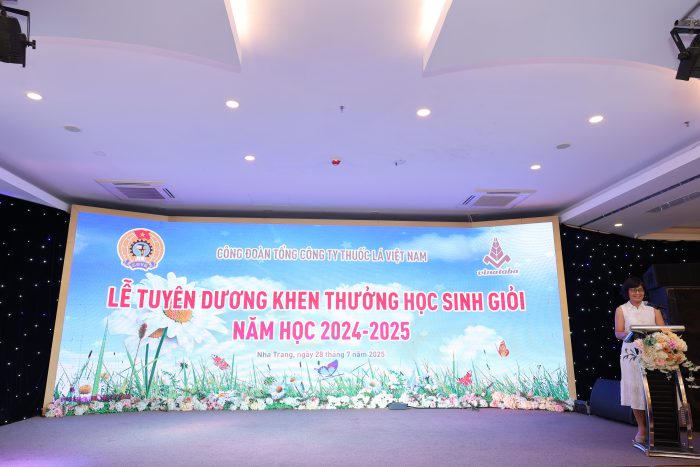 Bà Nguyễn Diệu Hương, phó TGĐ TCT phát biểu động viên các cháu