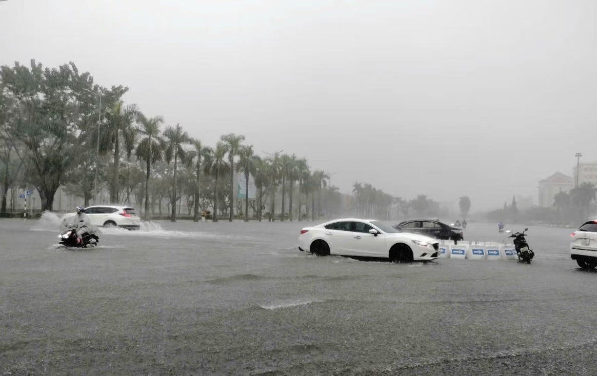 Một đợt mưa lớn gây ngập một số tuyến đường ở TP Đà Nẵng. Ảnh minh họa: Chí Đại.