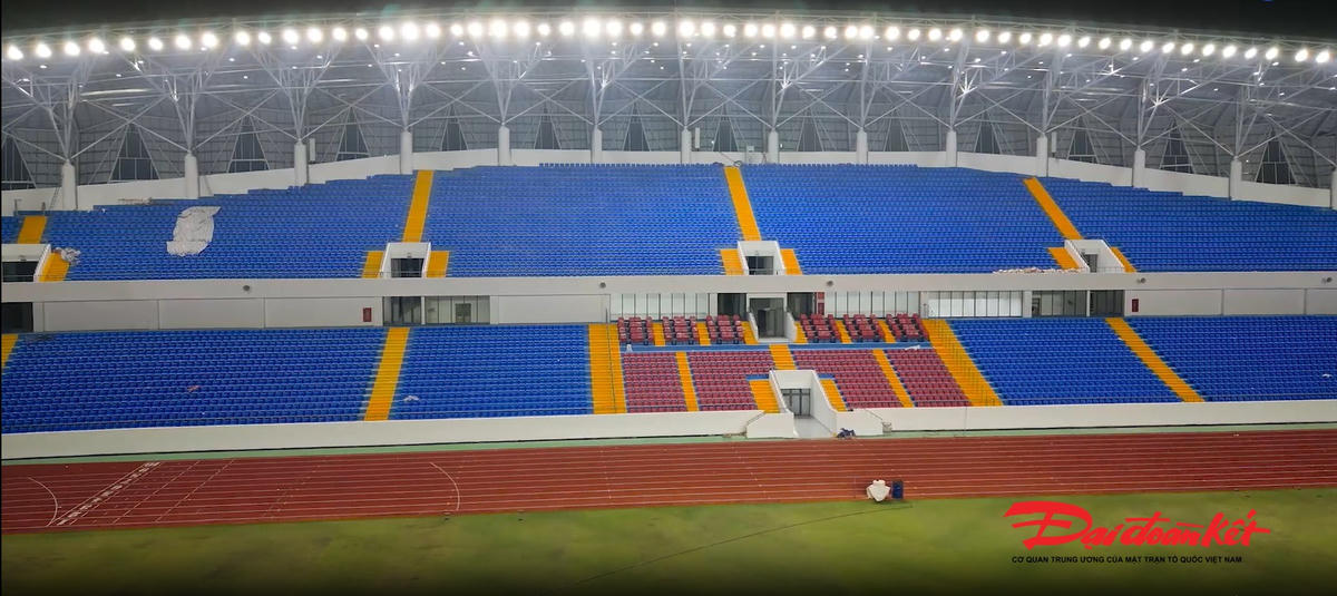 Hệ thống ánh sáng đảm bảo thi đấu vào ban đêm. Ảnh: Toán nguyễn.