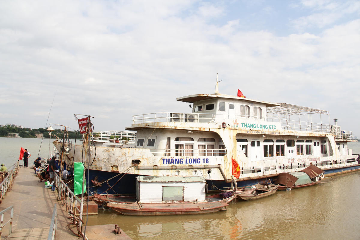 Mặc dù có tiềm năng lớn cho phát triển ngành công nghiệp không khói nhưng hiện nay du lịch sông Hồng vẫn chưa thực sự khởi sắc. Ảnh: P. Sỹ.