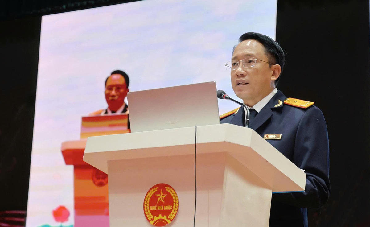 Ông Mai Sơn - Phó cục trưởng Cục Thuế phát biểu tại hội nghị tập huấn các tính năng của ứng dụng eTax Mobile và triển khai ứng dụng Chatbot - Hỗ trợ người nộp thuế.