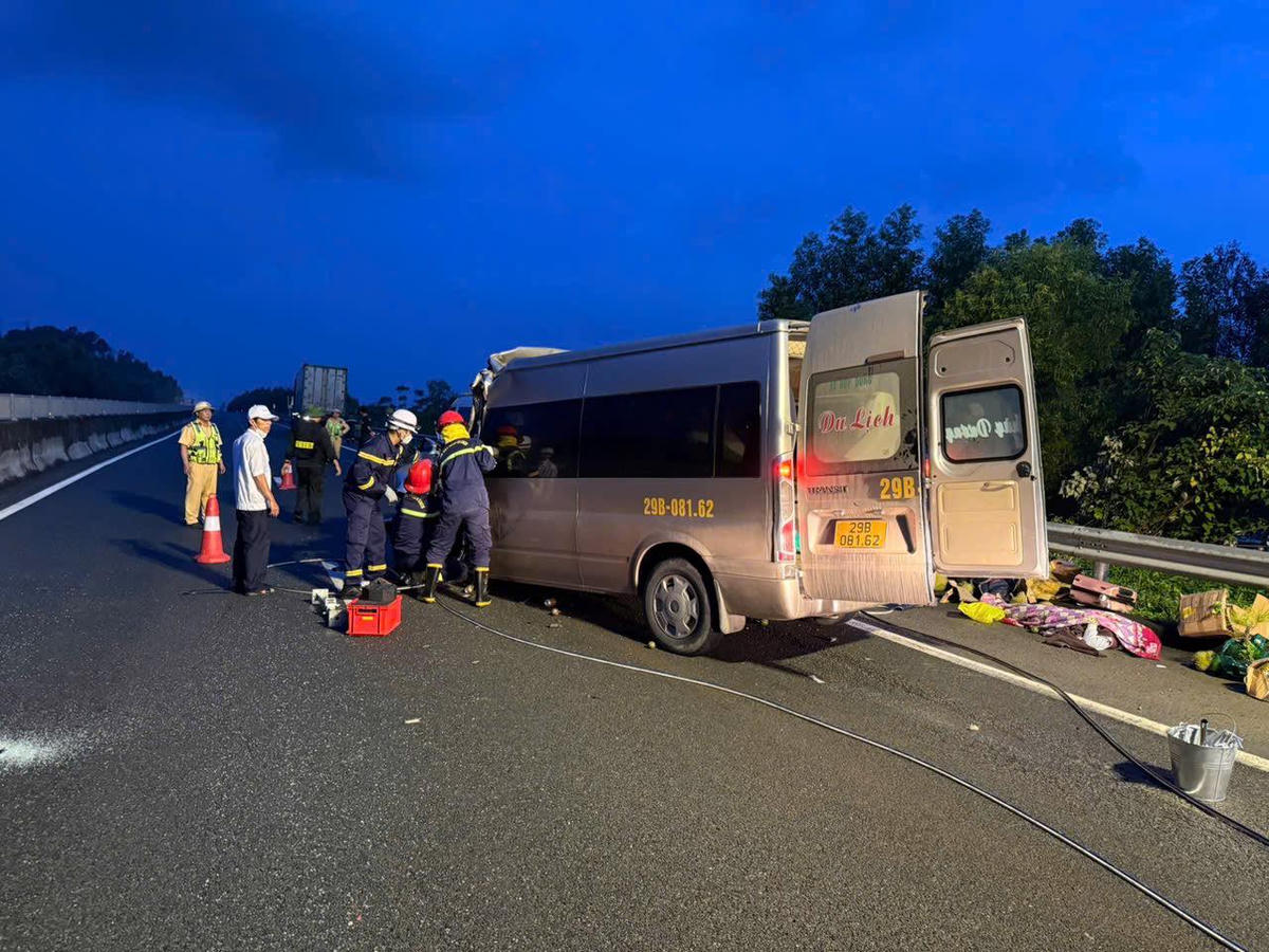 Hiện trường vụ tai nạn xe khách khiến 3 người tử vong. Ảnh: CV.