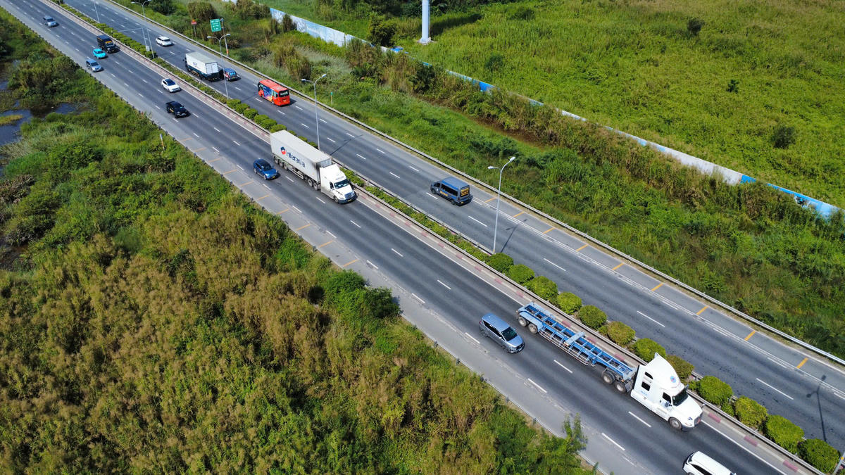 Đoạn đường dẫn cao tốc TP Hồ Chí Minh-Long Thành-Dầu Giây hiện có 4 làn xe, 2 làn dừng khẩn cấp. Ảnh: Đ.Xá.