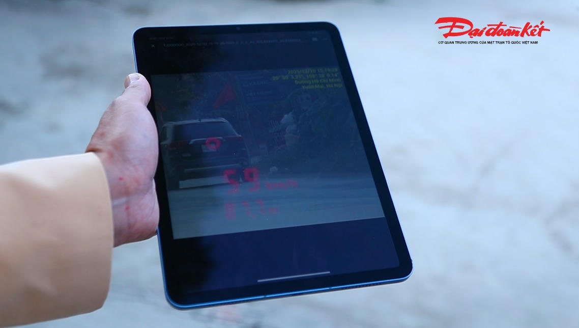 Tài xế lái xe BKS 30F: 796.XX chạy quá tốc độ 59/50 km bị xử phạt 900.000 đồng.