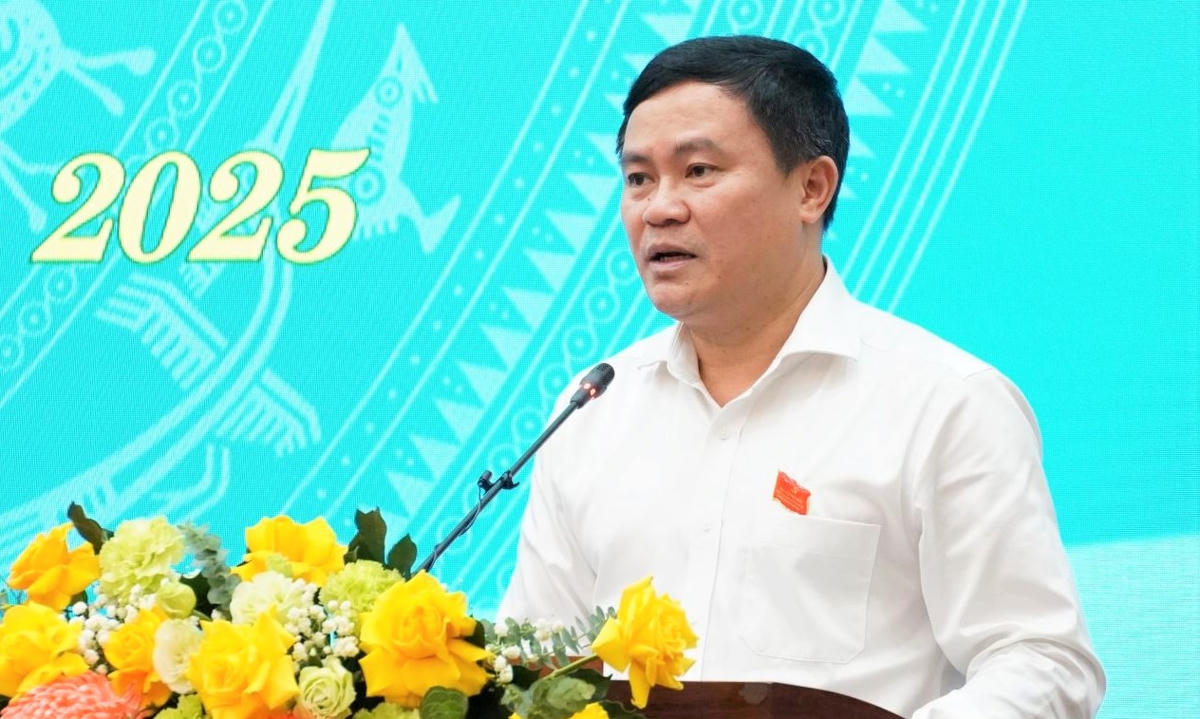 Các đại biểu trình bày ý kiến tại kỳ họp thứ 7, HĐND tỉnh Quảng Ngãi, khóa XIII. Ảnh: CV.