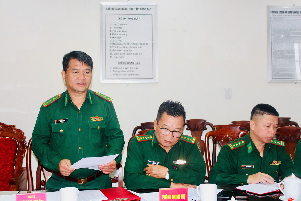 Đại tá Rơ Lan Ngân – Phó Chính ủy Ban Chỉ huy Bộ đội Biên phòng tỉnh Đắk Lắk phát biểu. Ảnh: Dân Quân.