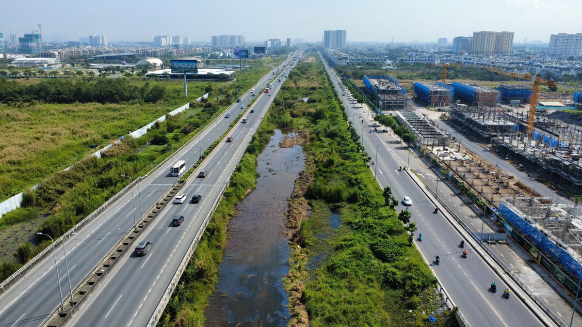 Theo kế hoạch, tuyến đường sẽ được mở rộng lên 8 làn xe nhằm đồng bộ với đoạn từ Vành đai 2 TP Hồ Chí Minh tới Long Thành, Đồng Nai. Ảnh: Đ.Xá.