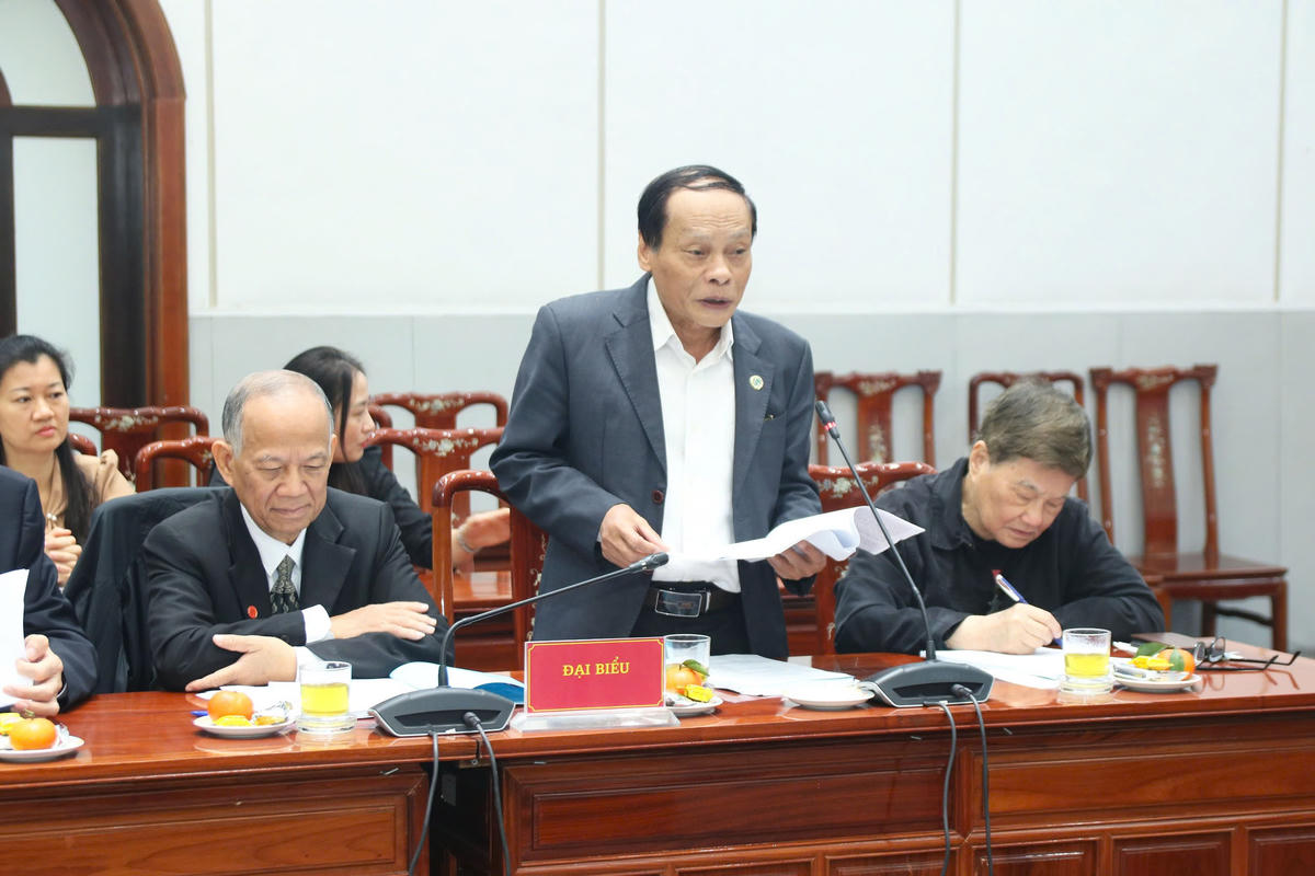 PGS.TS. Nguyễn Văn Nhật, nguyên Viện trưởng Viện Sử học phát biểu tại Hội thảo.