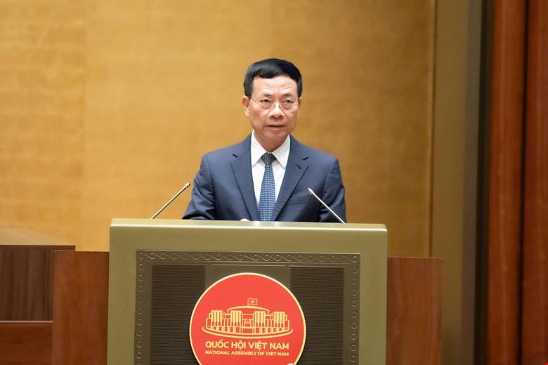 Bộ trưởng Bộ Khoa học và Công nghệ Nguyễn Mạnh Hùng trình bày Báo cáo tóm tắt tiếp thu, chỉnh lý, giải trình dự thảo Luật Trí tuệ nhân tạo. Ảnh: Quang Vinh