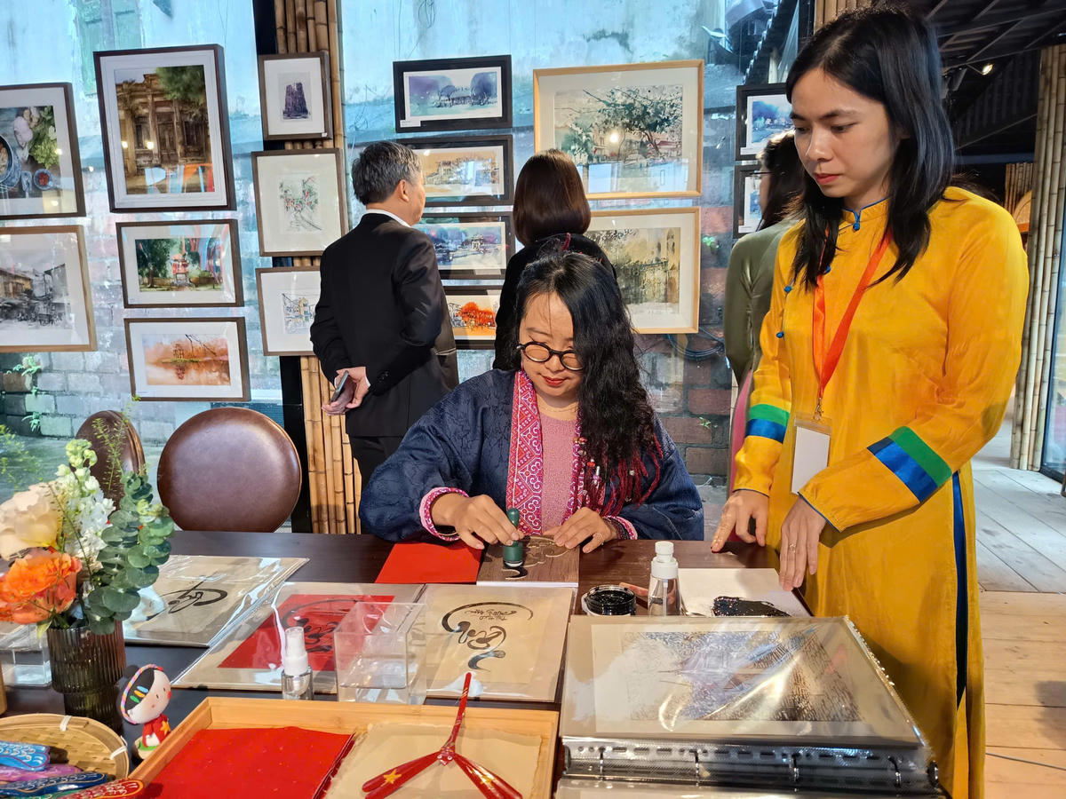 Văn Miếu-Quốc Tử Giám thời gian qua đã thu hút đông du khách tham dự các hoạt động văn hóa, sáng tạo.