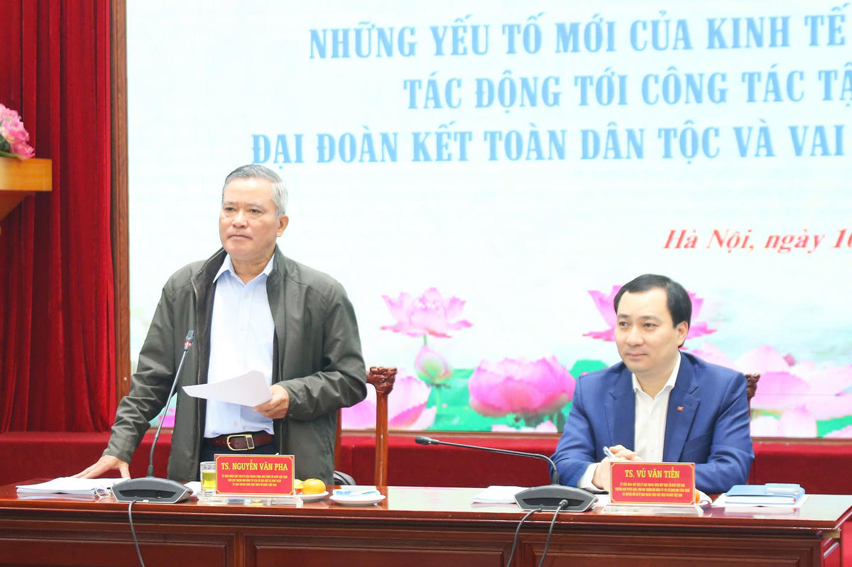 TS Nguyễn Văn Pha, Phó Chủ nhiệm Hội đồng tư vấn về Dân chủ và Pháp luật UBTƯ MTTQ Việt Nam phát biểu tại Hội thảo.