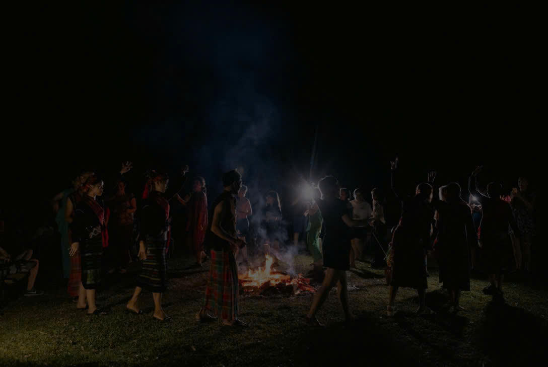 Với mong muốn&nbsp;giữ gìn và phát huy văn hóa truyền thống gắn với phát triển kinh tế địa phương, sắp tới chị Doan mong muốn được tập huấn thêm kỹ năng giới thiệu điểm du lịch của mình trên mạng xã hội, tập huấn thêm kỹ năng quản lý và được đầu tư thêm nguồn vốn để tiếp tục mở rộng mô hình, phát triển kinh tế, tạo thêm công ăn việc làm cho lao động thôn bản. Ảnh: CTV