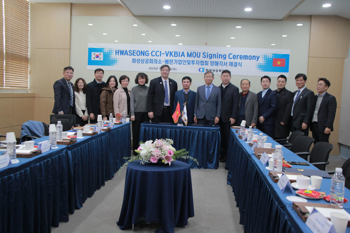 Các đại biểu của VKBIA, HCCI và Học viện An ninh nhân dân (Bộ Công an) chụp ảnh lưu niệm