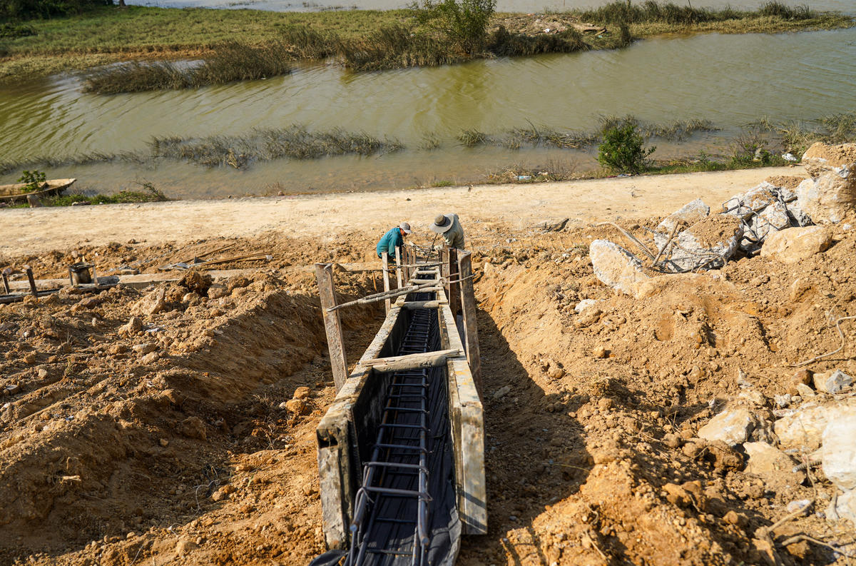 Những điểm xung yếu được gia cố, giảm nguy cơ sạt lở trong mùa mưa bão, . nâng cao độ an toàn cho người dân và sản xuất nông nghiệp ven đê. Ảnh: Cẩm Kỳ 