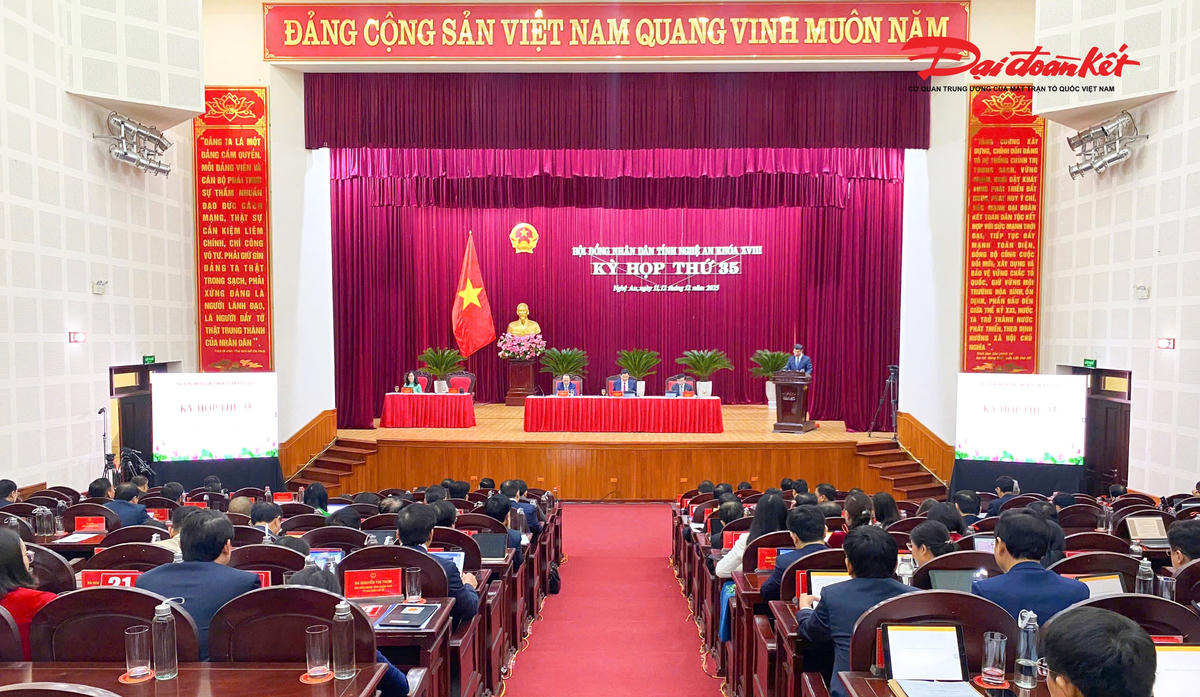 Sáng 11/12, HĐND tỉnh Nghệ An tổ chức kỳ họp lần thứ 35, nhiệm kỳ 2021-2026. Ảnh: NT