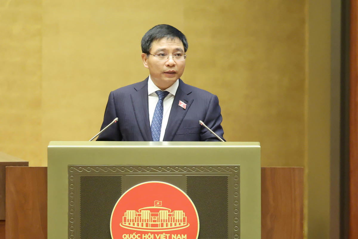 Bộ trưởng Bộ trưởng Bộ Tài chính Nguyễn Văn Thắng trình bày tóm tắt báo cáo tiếp thu, giải trình, chỉnh lý dự thảo Nghị quyết. Ảnh: Quang Vinh