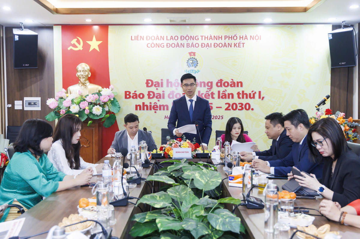 Chủ tịch Công đoàn Báo Đại đoàn kết nhiệm kỳ 2023-2028 Nguyễn Công Khanh phát biểu khai mạc Đại hội. Ảnh: Quang Vinh.