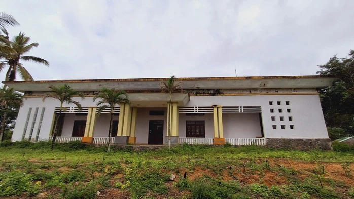 Một trụ sở ở Quảng Nam cũ, nay TP Đà Nẵng bỏ không. Ảnh: CV.