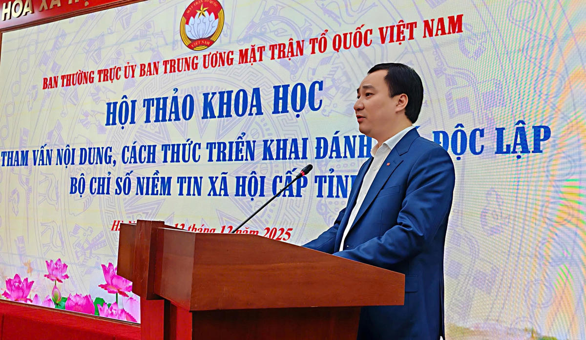 Ông Vũ Văn Tiến, Ủy viên Đoàn Chủ tịch, Trưởng Ban Tuyên giáo Cơ quan UBTƯ MTTQ. Việt Nam phát biểu tại Hội thảo. Ảnh: Văn Hoa
