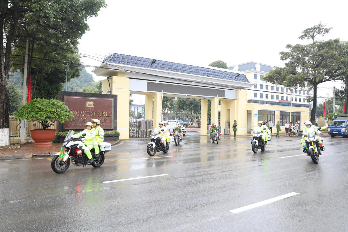 Lực lượng CSGT ra quân đợt cao điểm. Ảnh: C.T.