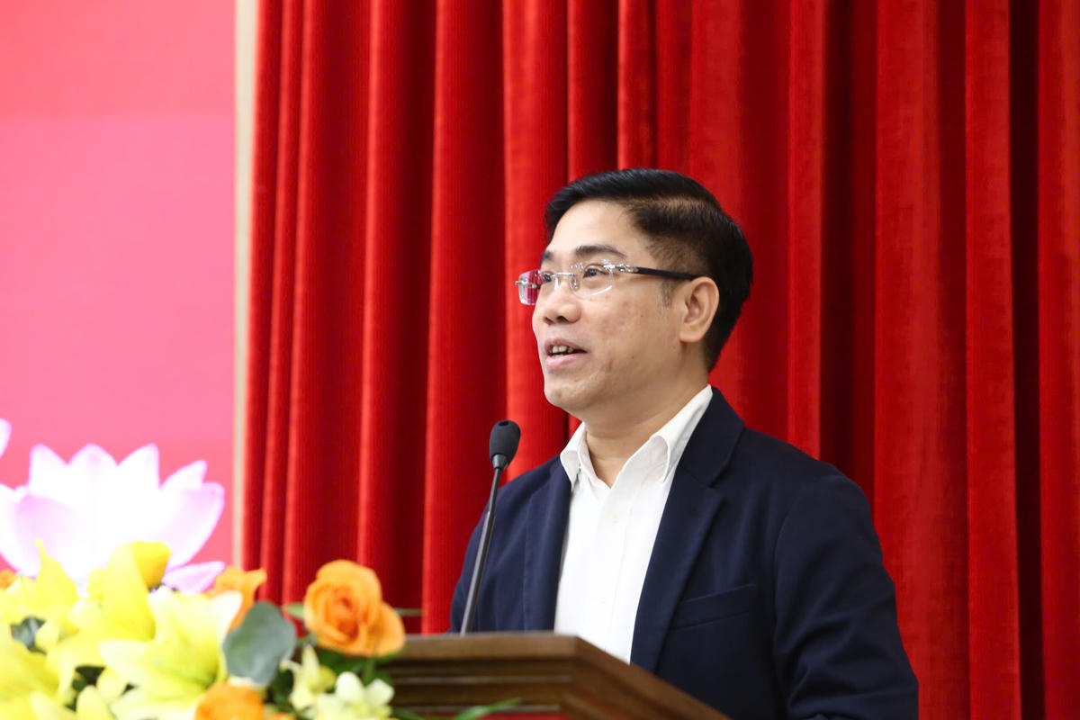 TS Đào Ngọc Báu tham luận tại hội thảo.