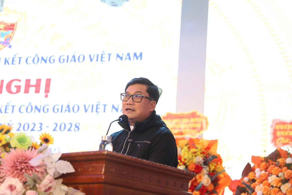 Phó Chủ tịch Trung ương UBĐKCGVN Trần Quang Vinh báo cáo kết quả công năm 2025 và định hướng nhiệm vụ trọng tâm năm 2026. Ảnh: PT. 