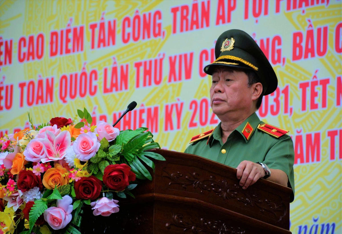 Thiếu tướng Nguyễn Hữu Hợp, Giám đốc Công an TP Đà Nẵng phát biểu tại lễ ra quân. Ảnh: CV.