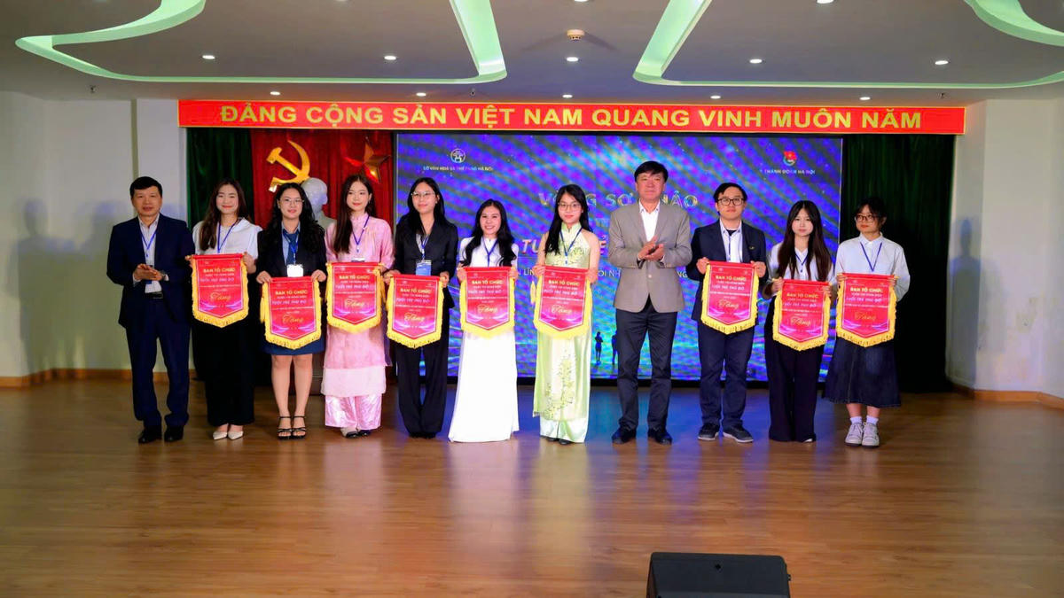 Các đội tham gia cuộc thi đều thể hiện hiểu biết tốt về các vấn đề của Hà Nội, khả năng phân tích đa chiều và tinh thần trách nhiệm với sự phát triển của thành phố Hà Nội. Ảnh: BTC.