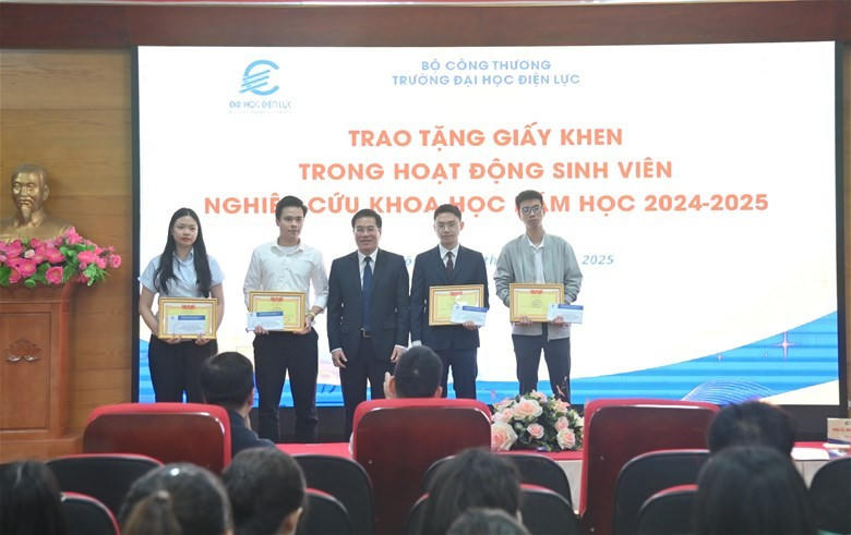 Lan tỏa tinh thần nghiên cứu khoa học trong sinh viên EPU năm 2025