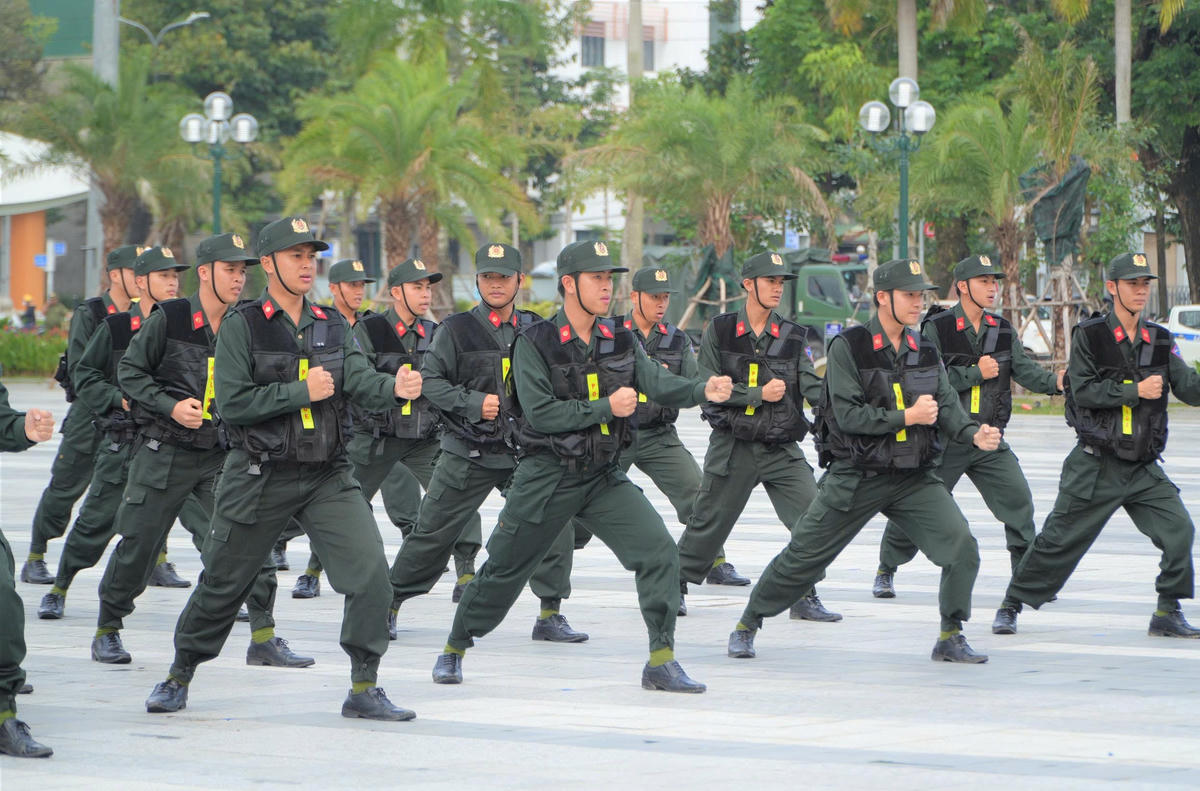 Lực lượng Cảnh sát cơ động Quảng Ngãi biểu diễn võ thuật. Ảnh: CV.