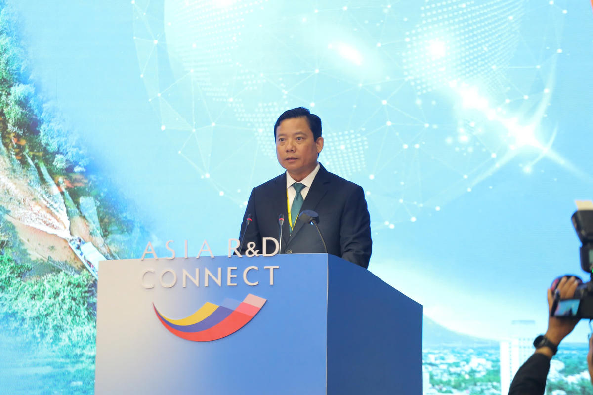 Ông Phạm Tấn Hoà, Phó Chủ tịch UBND tỉnh Tây Ninh phát biểu khai mạc diễn đàn. Ảnh: Đoàn Xá.