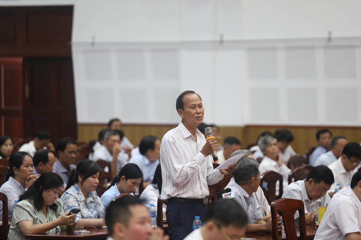 Cử tri phát biểu ý kiến tại Hội nghị. (ảnh: N.H)