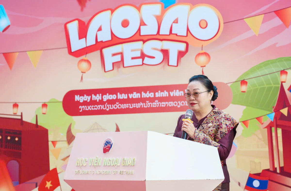 Bà Khamphao Ernthavanh - Đại sứ đặc mệnh toàn quyền nước Cộng hòa Dân chủ Nhân dân Lào tại Việt Nam phát biểu tại sự kiện.