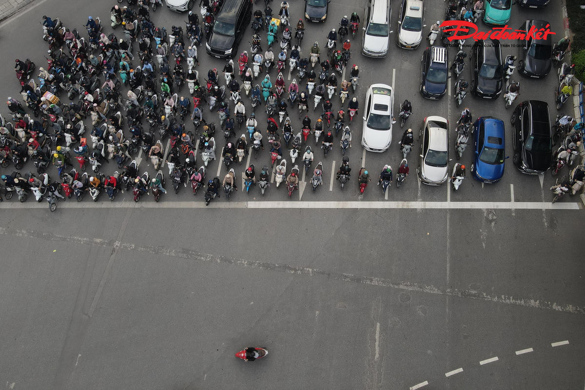 "Bên cạnh số đông người dân đã chấp hành, vẫn còn một vài trường hợp che biển số, để tránh việc bị camera AI ghi hình phạt nguội. Vì vậy, Đội CSGT đường bộ số 7 sẽ thường xuyên xử lý những trường hợp vi phạm trên để tạo tính răn đe", Trung tá Nguyễn Việt Anh cho hay.